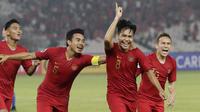 Gelandang Indonesia, Witan Sulaeman, melakukan selebrasi usai membobol gawang Chinese Taipei, pada laga AFC U-19 di SUGBK, Jakarta, Kamis (18/10/2018. Indonesia menang 3-1 atas Chinese Taipei. (Bola.com/M Iqbal Ichsan)