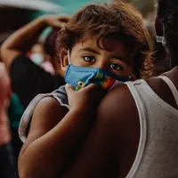 Perubahan cuaca hingga penerapan pola hidup bersih yang sehat serta adanya berbagai bakteri dan virus menjadi faktor peningkatan kasus pneumonia pada anak. (Foto: Unsplash.com/Taylor Brandon)
