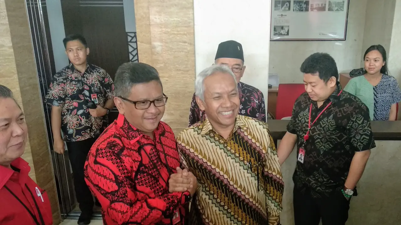 Petinggi Demokrat Agus Hermanto Temui Sekjen PDIP Hasto Kristiyanto (Liputan6.com/Putu Merta Surya Putra)