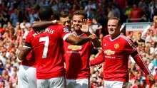 Pemain MU merayakan gol bunuh diri pemain Tottenham Hotspur, Kyle Walker, dalam partai Liga Premier Inggris di Stadion Old Trafford, Manchester, Inggris. Sabtu (8/8/2015). (Action Images via Reuters/Darren Staples)