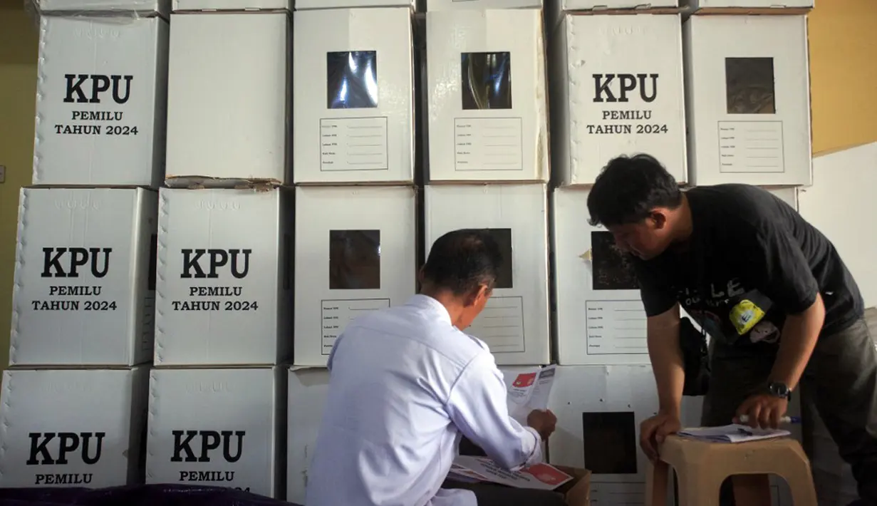 Ketua KPU Bantul Joko Santosa mengatakan pelipatan surat suara rencananya baru akan dilaksanakan pada Kamis 4 Januari 2024, namun dimajukan satu hari yakni Rabu 3 Januari 2024. (DEVI RAHMAN/AFP)