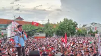 Ketua Umum PSI, Kaesang Pangarep menghadiri kampanye akbar perdana PSI di Lapangan Jajar, Kecamatan Laweyan, Kota Solo Jawa Tengah, Senin (22/1/2024) (Liputan6.com/Lizsa Egeham).