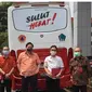 Bantuan senilai Rp4,2 miliar ini diserahkan perwakilan Rajawali Foundation yakni Rudi dan Satrio kepada Kepala BPBD Sulut Joy Oroh.