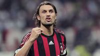 Kabar buruk kembali menimpa Serie A Italia. Legenda sekaligus petinggi AC Milan, Paolo Maldini, positif terpapar virus corona. (AP/Emilio Andreoli)
