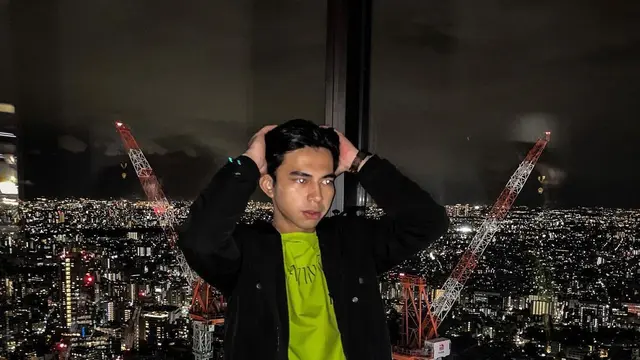 Diisukan Didepak dari Rans Entertainment, Ini 6 Potret Dimas Ahmad di Jepang