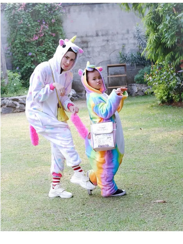 Jarang Tersorot, Ini 7 Momen Manis Angel Lelga dan Sang Putri