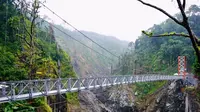 Jembatan gantung Gladak Perah Lumajang dibuka setelah direnovasi pasca erupsi Gunung Semeru beberapa waktu lalu. (Istimewa)