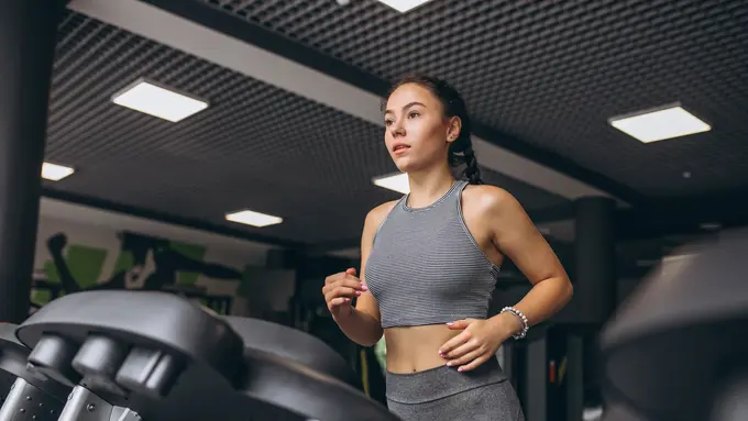 Tetap Stylish Saat Keringetan, Begini Cara Pilih Pakaian Gym yang Tepat [Dok/freepik.com]