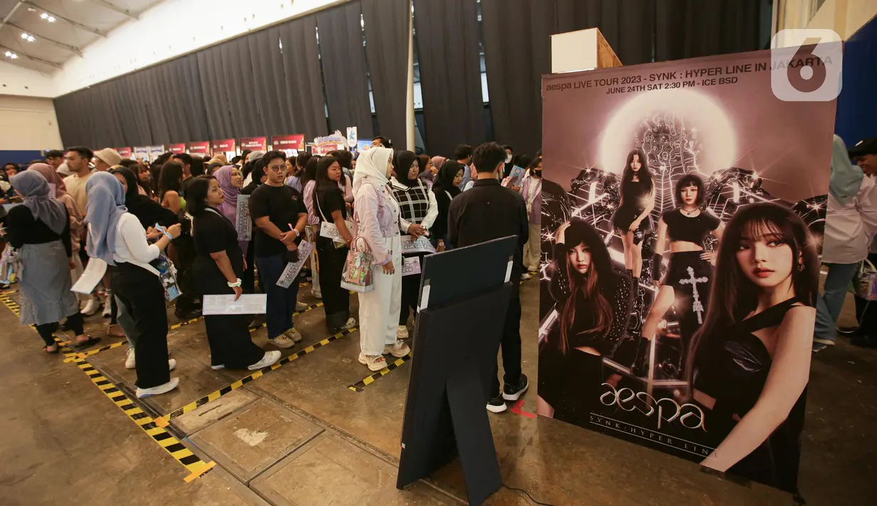 Grup band asal Korea Selatan yang beranggotakan Karina, Giselle, Winter, dan NingNing menggelar konser bertajuk ‘SYNK : HYPER LINE’. (Liputan6.com/Faizal Fanani)