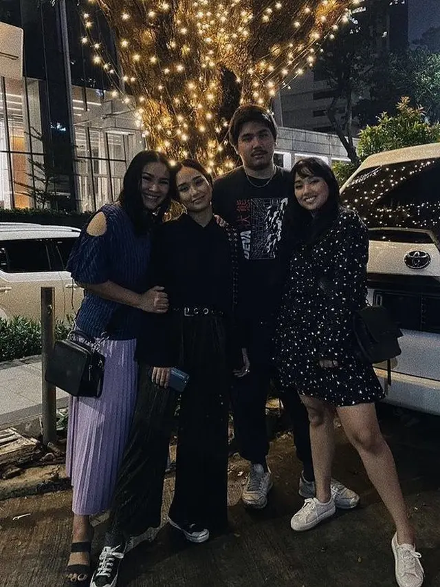 6 Potret Kebersamaan Titi DJ dengan Anak Kembarnya, Selalu Kompak