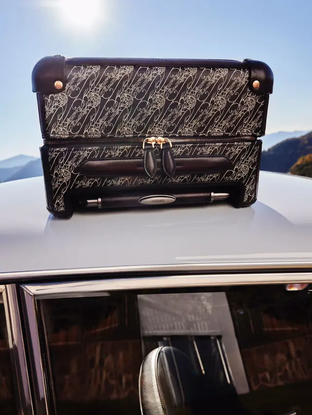 Toille Marbeuf adalah koleksi yang terinspirasi dari perjalanan Berluti