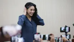 Sidang kali ini beragendakan mendengarkan pembacaan replik atau tanggapan Jaksa Penuntut Umum (JPU) atas pleidoi (nota pembelaan) yang dibacakannya pada sidang sebelumnya. (Kapanlagi.com/Budy Santoso)