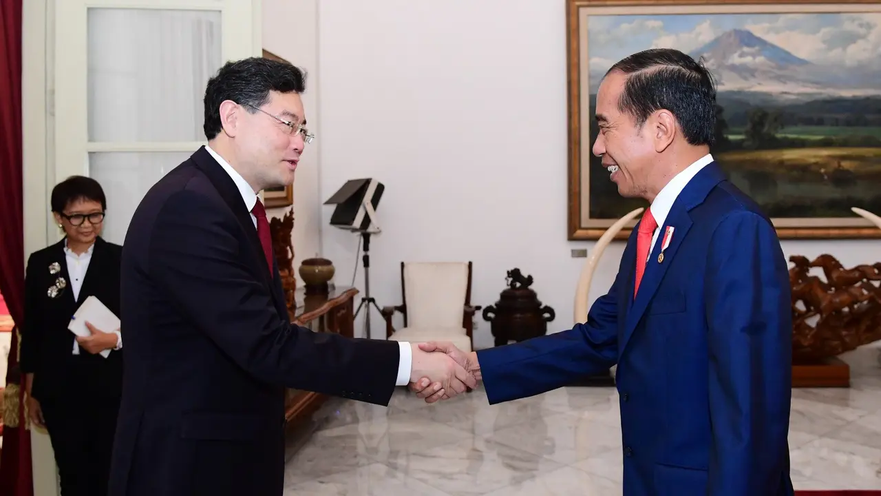 Presiden Joko Widodo atau Jokowi menerima kunjungan kehormatan Menteri Luar Negeri (Menlu) China, Qin Gang, di Istana Merdeka, Rabu (22/2/2023).