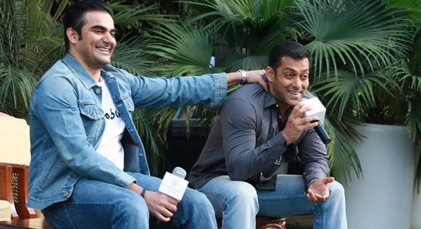 Salman Khan dan Arbaaz Khan (Bollywoodlife.com)