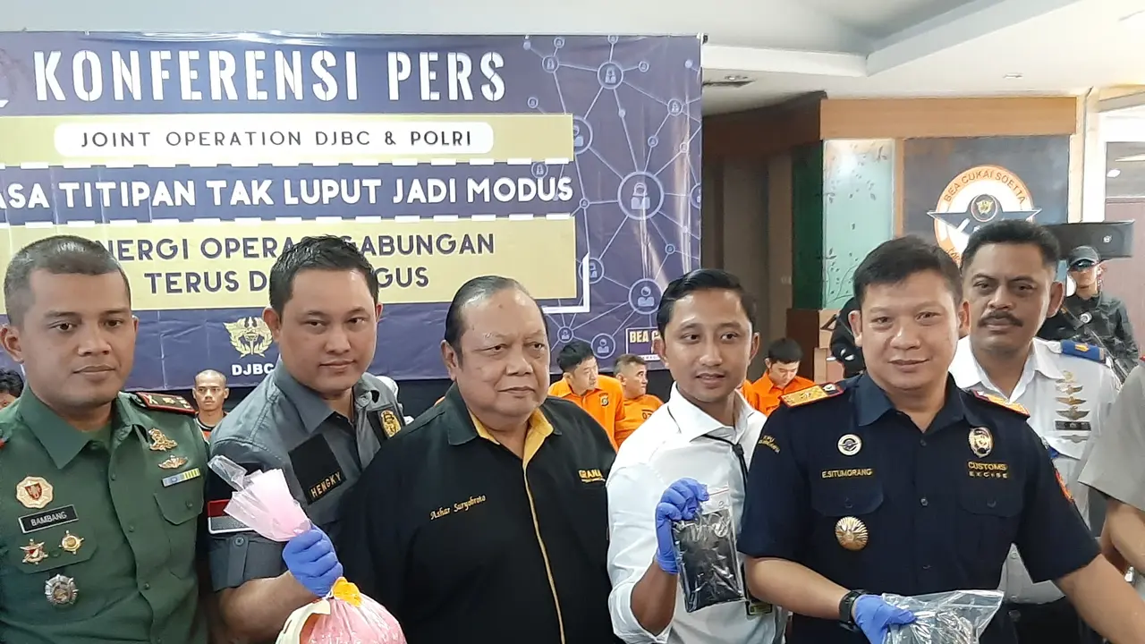 Bea dan Cukai Bandara Soekarno-Hatta bersama Polresta Bandara Soekarno-Hatta menyita 1.824 gram sabu dari hasil penyelundupan dari luar negeri.