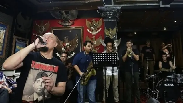 6 Momen Ahmad Dhani Latihan Musik Usai Bebas dari Penjara, Bareng T.R.I.A.D Band
