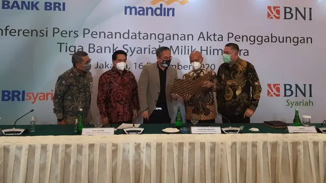 Konferensi Pers Penandatanganan Akta Penggabungan Tiga Bank Syariah Milik Himbara, Jakarta, Rabu (16/12/2020).