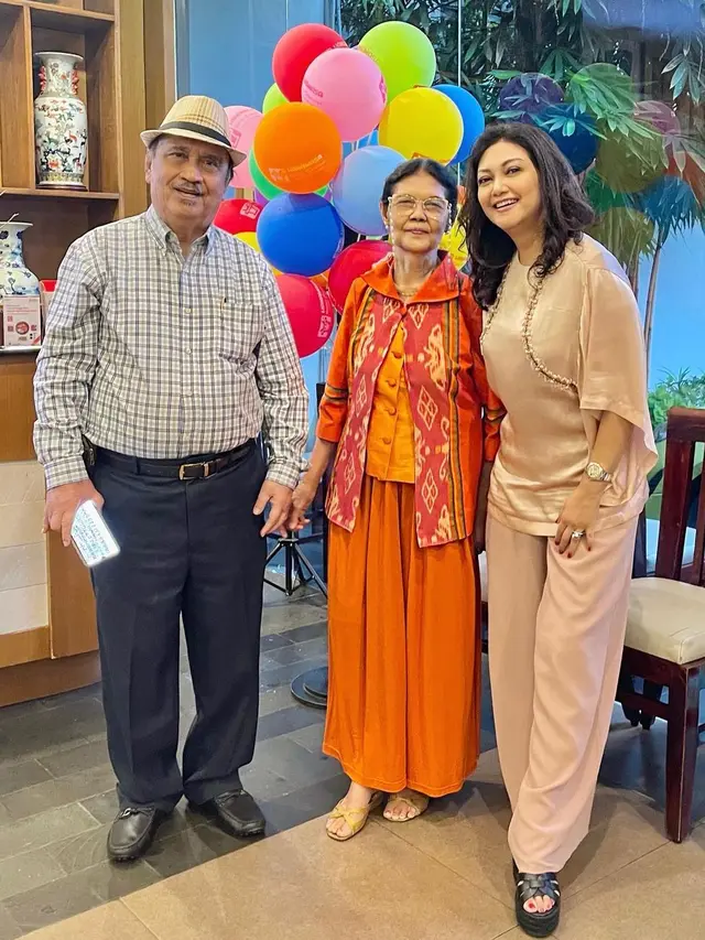 Bella Saphira dan Ibunya