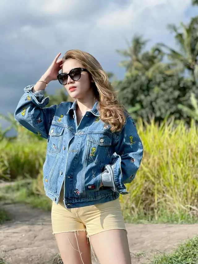 5 Potret Dara Rafika Eks Trio Macan saat Liburan Ke Yogyakarta