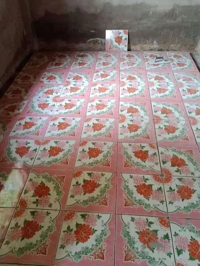 6 Hasil Kerja Tukang Bangunan Tata Lantai Rumah Ini Tak Beraturan, Mandor Pusing