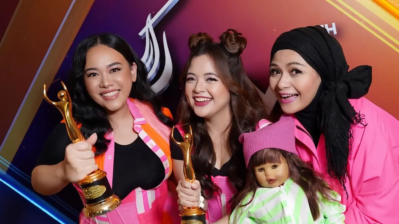 Konsisten dengan Lagu Anak, Tasya Kamila Tampil Playful dan Awet Muda Saat Raih Penghargaan AMI 2024