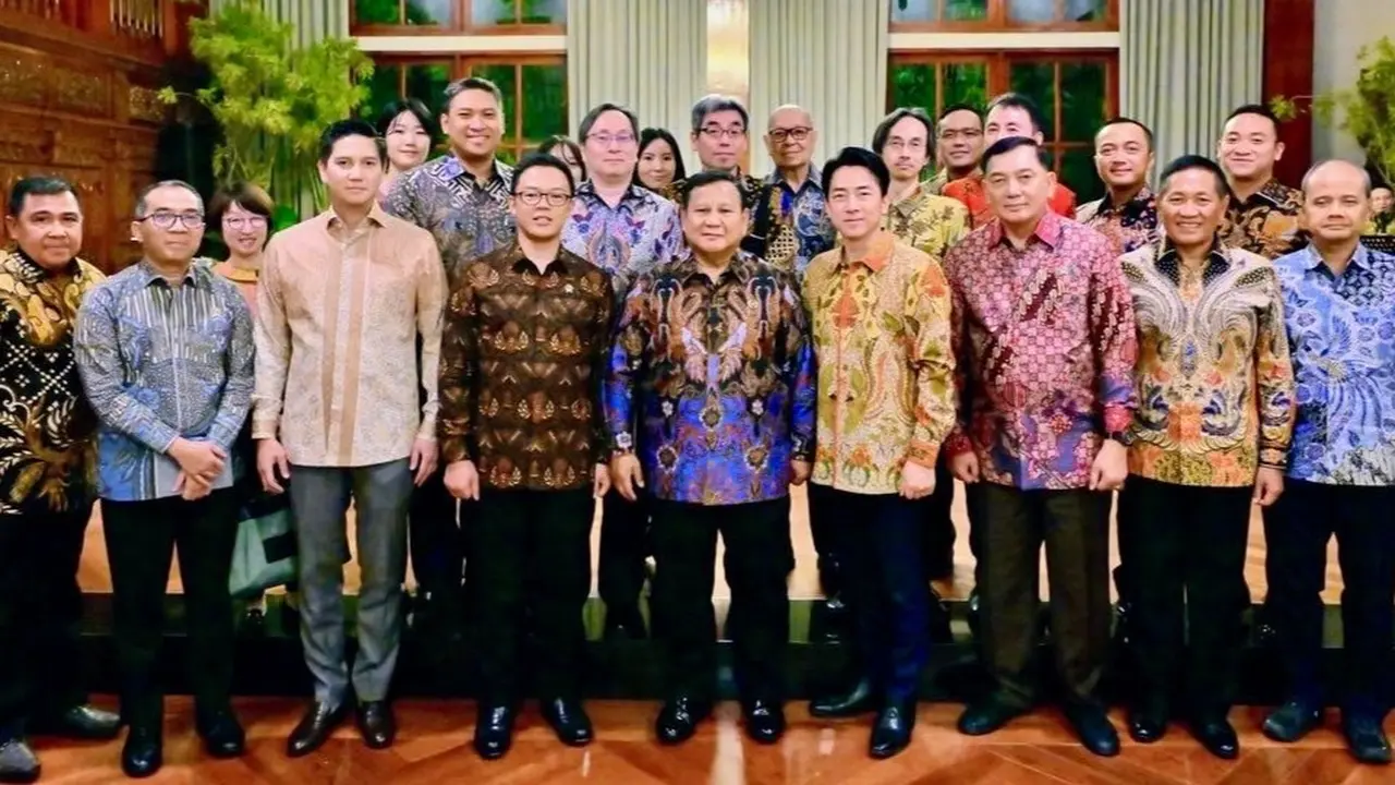 Presiden Prabowo Subianto menerima kunjungan kehormatan Menteri Pertahanan Jepang, H.E. Koizumi Shinjiro, di Kediaman Presiden, Kertanegara.