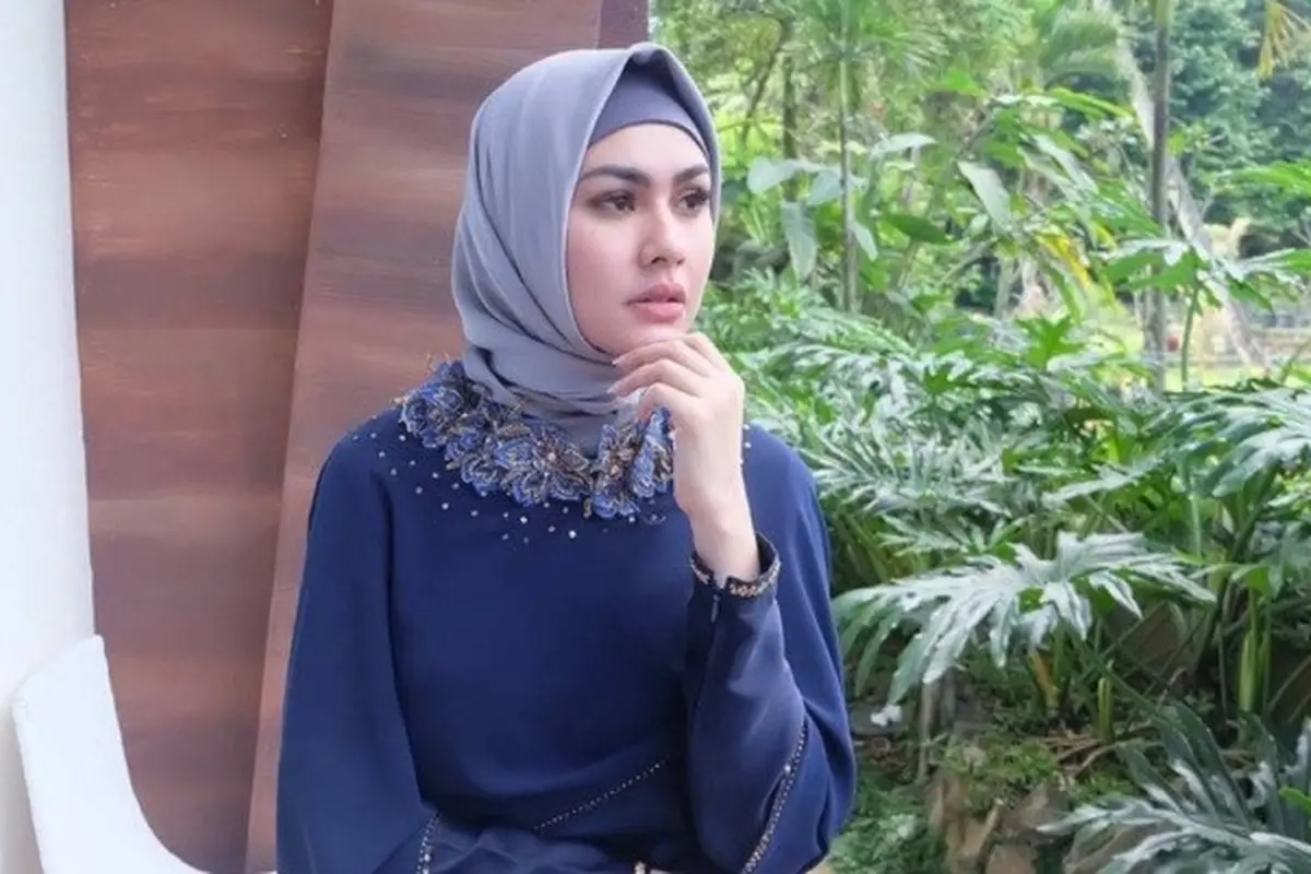 Keputusan Kartika Putri untuk berhijab sontak bikin publik terkejut [foto: instagram]