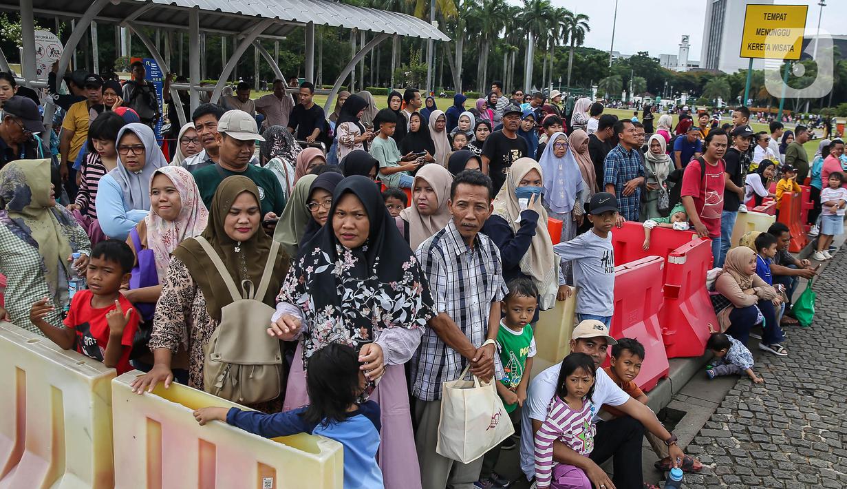 <p>Untuk merayakan Natal 2024 dan Tahun Baru 2025, pengelola Monas juga menghadirkan beragam acara bernama "Pekan Monas" dengan berbagai atraksi menarik. (Liputan6.com/Angga Yuniar)</p>