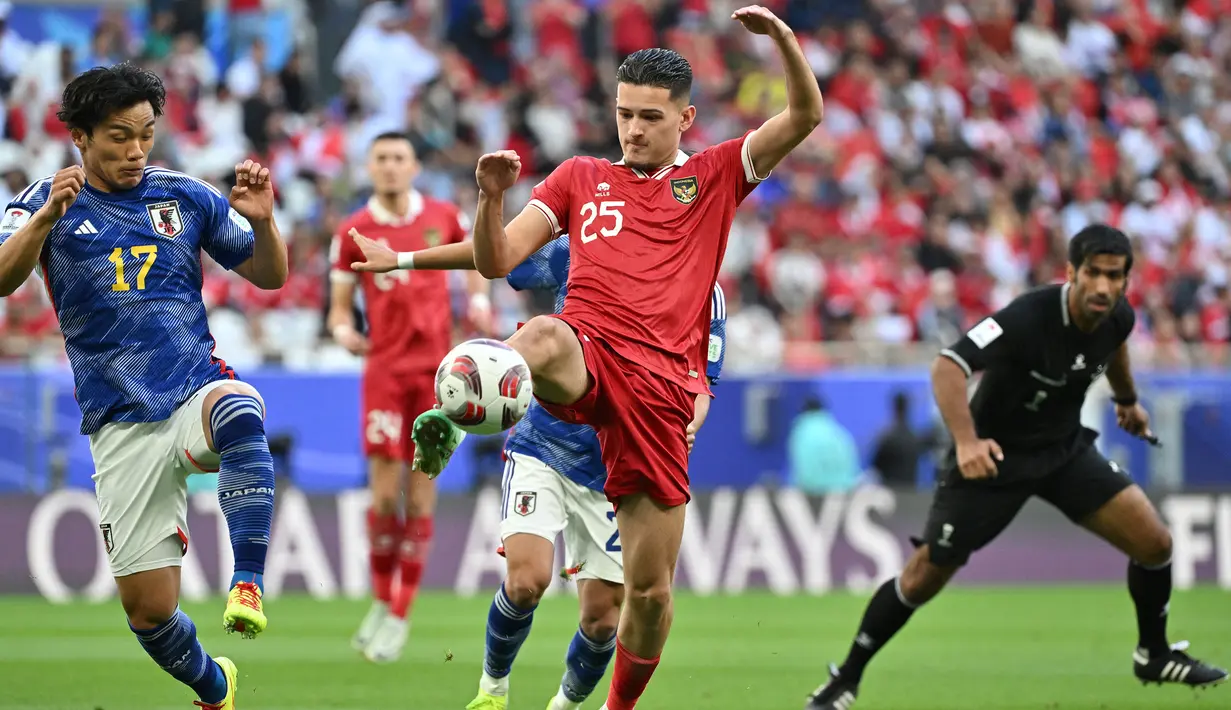Cerezo Osaka meminati Justin Hubner setelah penampilan impresifnya bersama Timnas Indonesia pada Piala Asia 2023 di Qatar. (AFP/Hector Retamal)