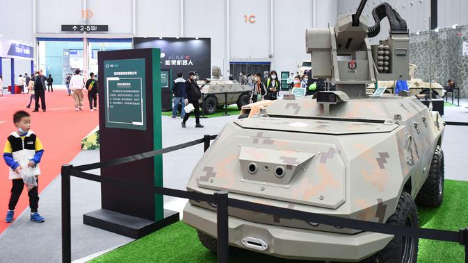 Kendaraan antiteror dipamerkan dalam Pameran Robot Pintar Internasional China (Foshan) 2020 di Foshan, Provinsi Guangdong, China, 3 Desember 2020. Produsen robot papan atas dari dalam dan luar negeri memamerkan produk, teknologi, dan solusi terbaru mereka selama gelaran tersebut. (Xinhua/Deng Hua)
