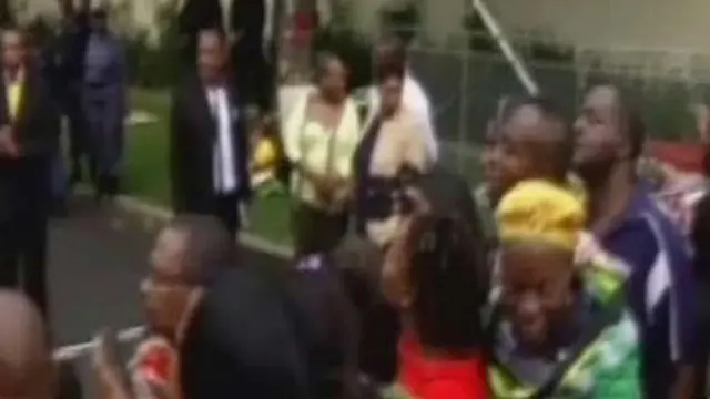 [VIDEO] Madiba Shirt, Batik Indonesia Pakaian Nelson Mandela