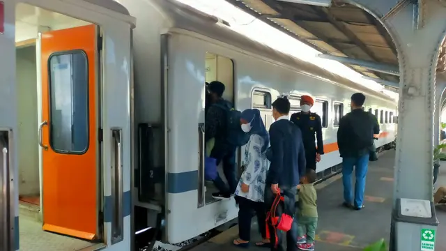 Ilustrasi Penumpang Kereta Api di Stasun Jember (Istimewa)