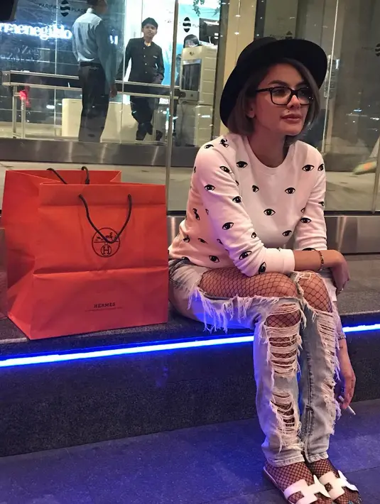 Selain soal keimanan, menurut Nikita yang menajdi penagruh lainnya adalah soal lingkung pertemanan. Untuk itu, ia mengakui sangat memilih orang yang benar-benar bisa dijadikan sebagai sahabat. (Instagram/nikitamirzanimawardi_17)