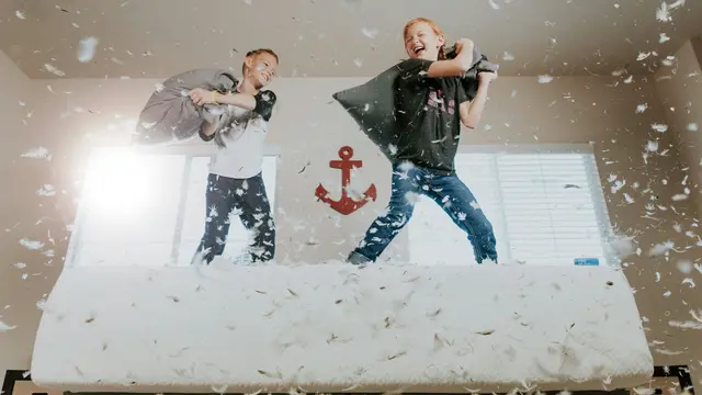 Aktivitas yang bervariasi dan terstruktur juga dapat membantu anak mengatasi distraksi.