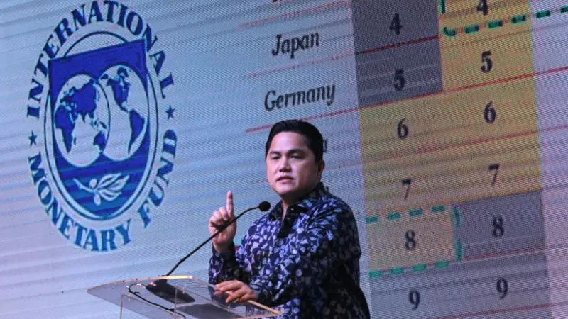 Menteri Badan Usaha Milik Negara (BUMN) Erick Thohir hadir memberikan pidato dalam acara seminar membangun aglomerasi Sumatera Bagian Selatan (Sumbagsel)