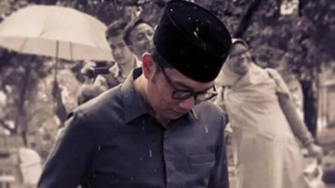 Foto Jepretan Ridwan Kamil Sebelum Shalat Jumat Ini Bikin Heboh!