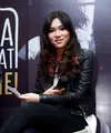 Belum lama ini kita mendengar nama Isyana Sarasvati diblantika musik tanah air, kurang lebihnya baru satu tahun Isyana mengexplore musik di Indonesia. (Deki Prayoga/Bintang.com)
