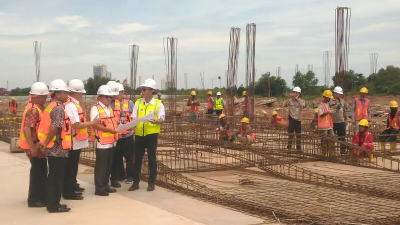 Wakil Presiden Jusuf Kalla meninjau venue menembak di JSC Palembang (Liputan6.com/Nefri Inge)