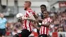 Ivan Toney. Striker Brentford berusia 26 tahun ini total telah mencetak 6 gol dan 2 assist dalam 9 laga di Liga Inggris musim 2022/2023 ini. Salah satu aksi terbaiknya adalah saat ia membuat hattrick ke gawang Leeds United di pekan ke-6 (3/9/2022) yang membawa Brentford akhirnya menang 5-2. (AP/David Cliff)