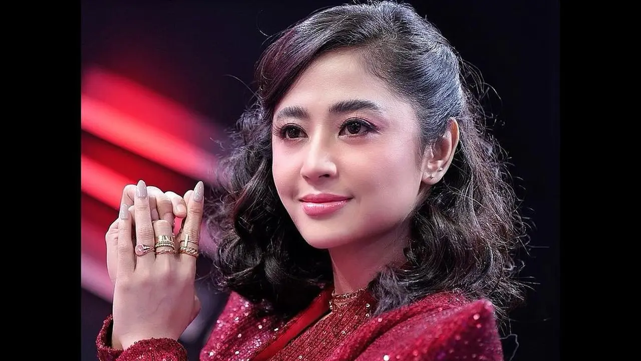 Dewi Perssik. (Foto: Instagram @dewiperssikreal)
