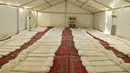 Tiba di Arafah sekitar pukul 17.30 waktu Arab Saudi, Menag lebih dulu meninjau kesiapan tenda jemaah haji Indonesia. Menag melihat tenda sudah digelar karpet merah, serta dilengkapi fasilitas kasur busa. (FOTO: MCH PPIH ARAB SAUDI 2023)