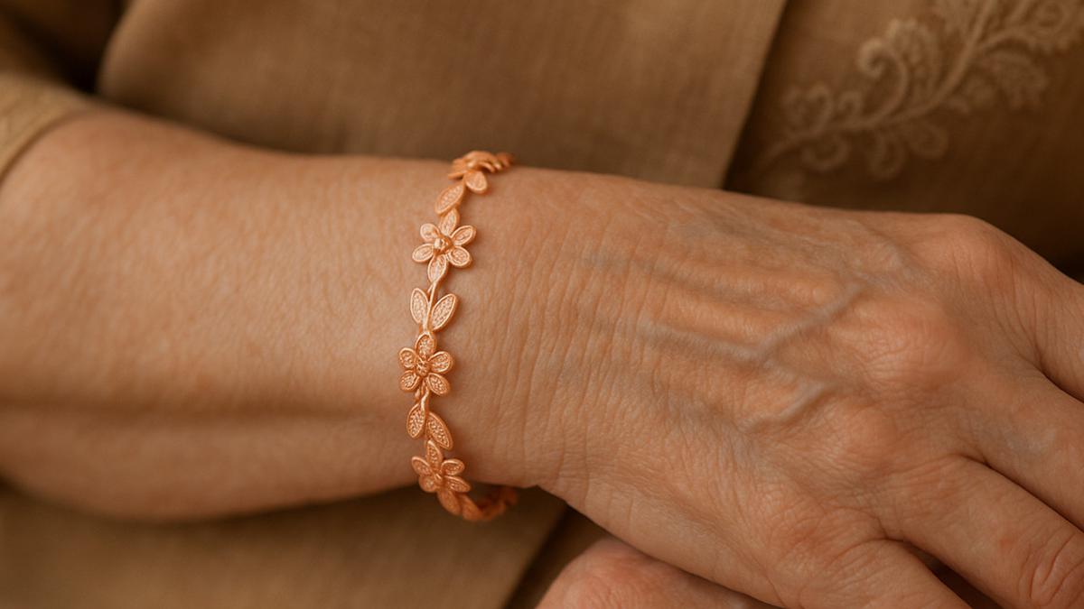 9 Model Gelang Emas untuk Orang Tua di Tahun 2025, Tampil Elegan tanpa Ribet