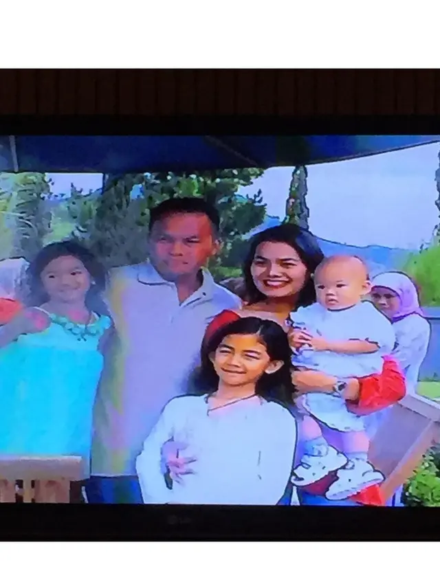 Jarang Terekspos, Ini 6 Momen Kebersamaan Shafa Harris dengan Ayahnya