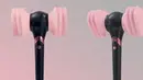 Kabarnya lightstick BLACKPINK ini didesain oleh para personelnya sendiri. Hal itu terungkap pada sebuah postingan foto di akun Instagram milik YG Select. (Foto: instagram.com/ygselect)