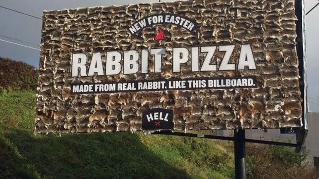 Gunakan Kulit Kelinci Asli, Iklan Hell Pizza Tuai Kontroversi 