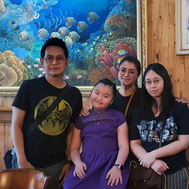 6 Potret Kenangan Hilman Hariwijaya dan Putrinya, Sosok Ayah Penyayang