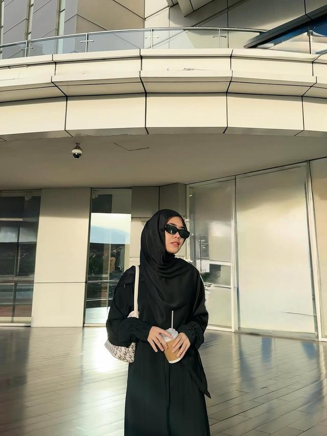 4 Potret Terbaru Alifa Lubis Kenakan Hijab Sambut Ramadan, Anggun dan ...