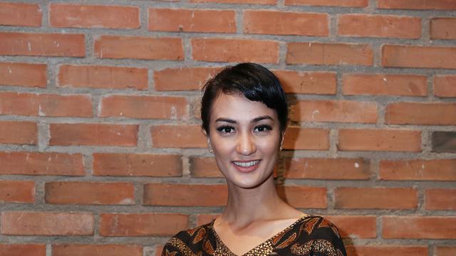 [Bintang] Atiqah Hasiholan