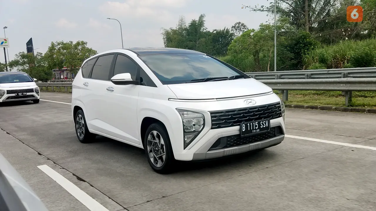 Hyundai Stargazer jalan tol