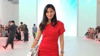 Keempatnya tampil terkoordinasi dengan gaun warna merah saat menghadiri fashion show Pond's Age Miracle di Jakarta Fashion Week 2023 [IG @therealdisastr]